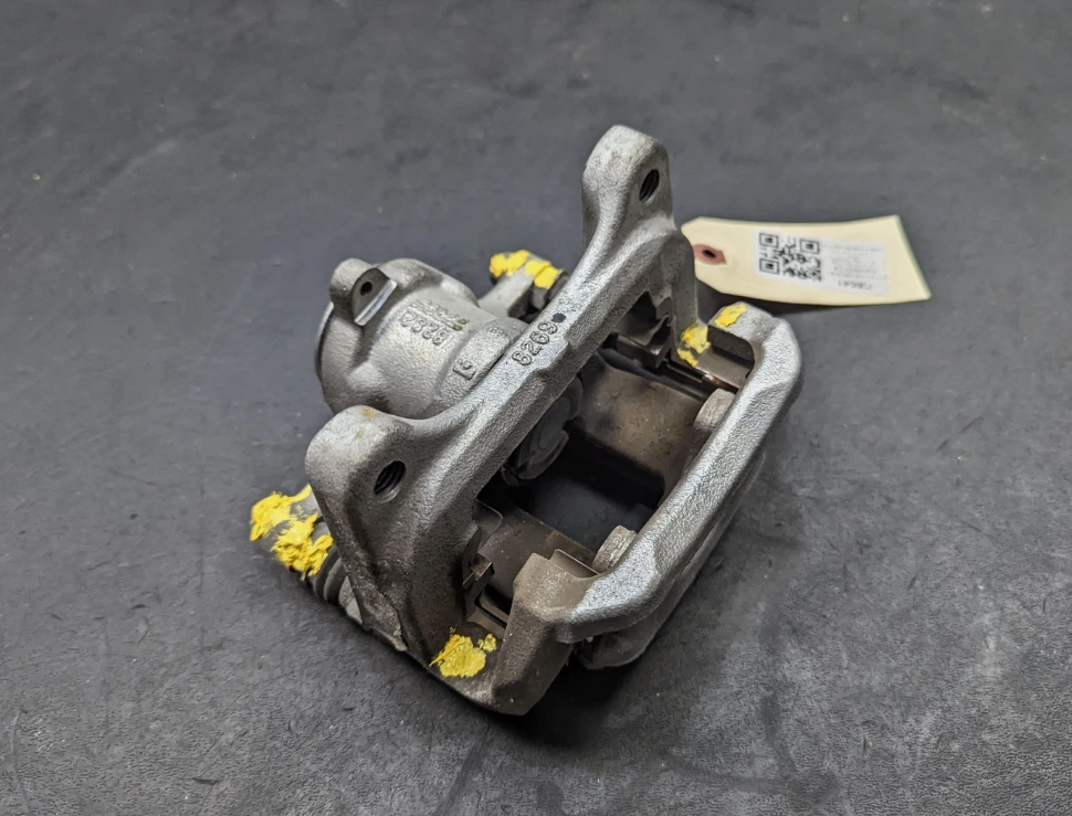 Cáliper tras. der. / Rear Right Caliper RIGHT rear — 2020 CHEVROLET Equinox LT (