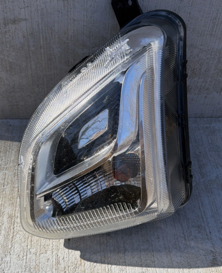 Antiniebla izquierdo / Left Fog Light LEFT front — 2020 CHEVROLET Equinox LT (1L