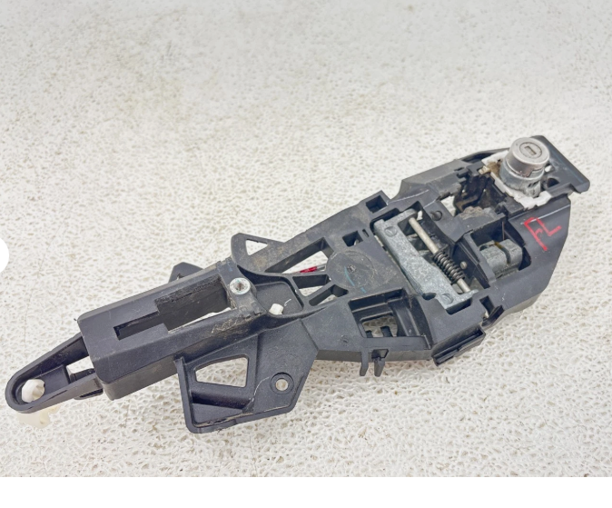 Actuador cerradura del. izq. / Front Left Door Lock Actuator LEFT front — 2020 C
