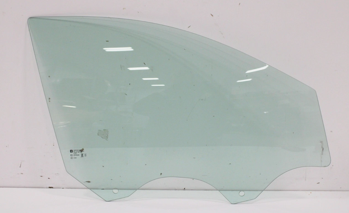 Vidrio puerta del. der. / Front Right Door Glass RIGHT front — 2020 CHEVROLET Eq