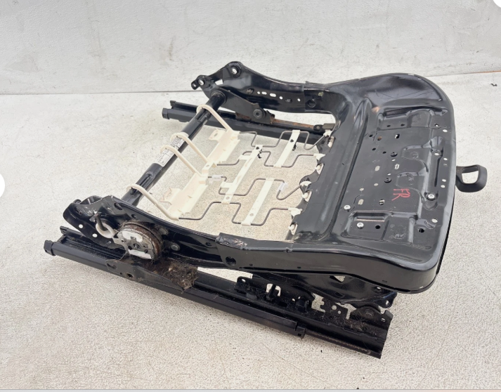 Riel asiento del. izq. / Front Left Seat Track LEFT front — 2020 CHEVROLET Equin