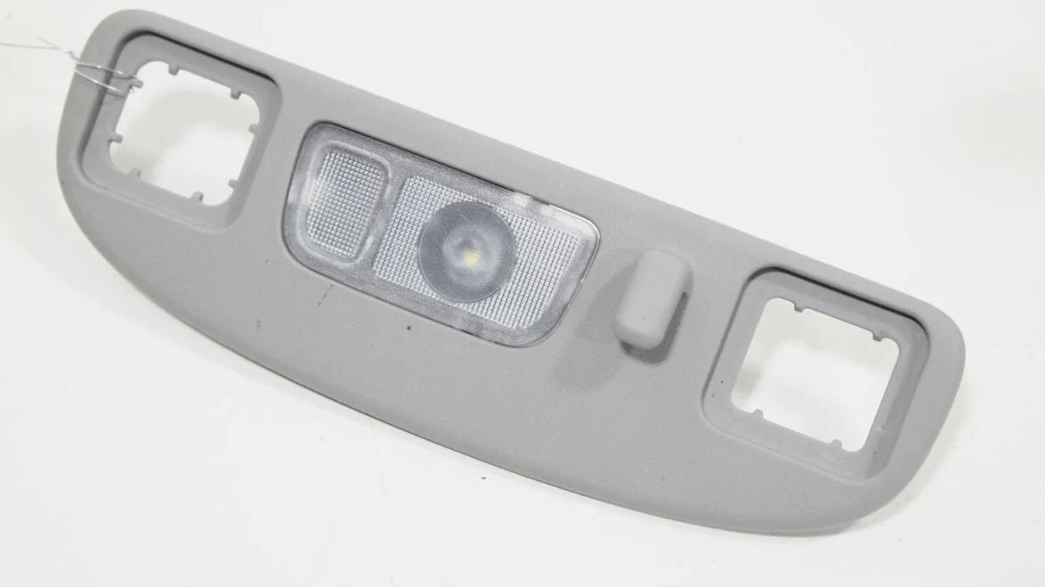 Luz de cortesía / Dome Light CENTER — 2020 CHEVROLET Equinox LT (1LT)