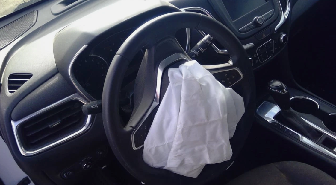 Volante / Steering Wheel CENTER — 2020 CHEVROLET Equinox LT (1LT)