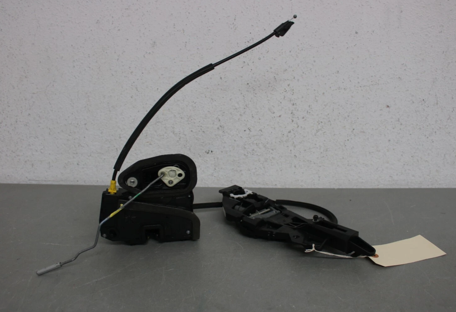 Actuador cerradura tras. der. / Rear Right Door Lock Actuator RIGHT rear — 2020