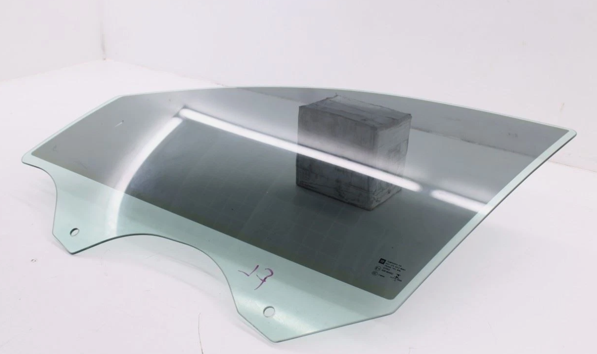Vidrio puerta del. izq. / Front Left Door Glass LEFT front — 2020 CHEVROLET Equi