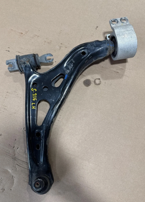 Brazos de control / Control Arms BOTH — 2020 CHEVROLET Equinox LT (1LT)