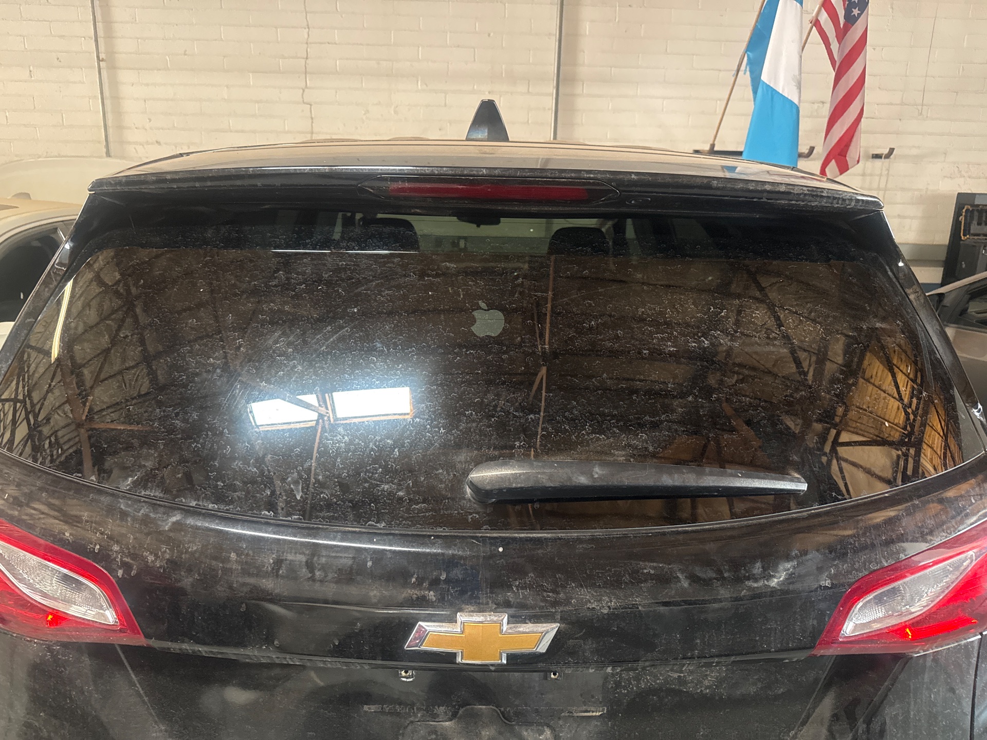 Vidrio trasero / Rear Glass CENTER rear — 2020 CHEVROLET Equinox LT (1LT)