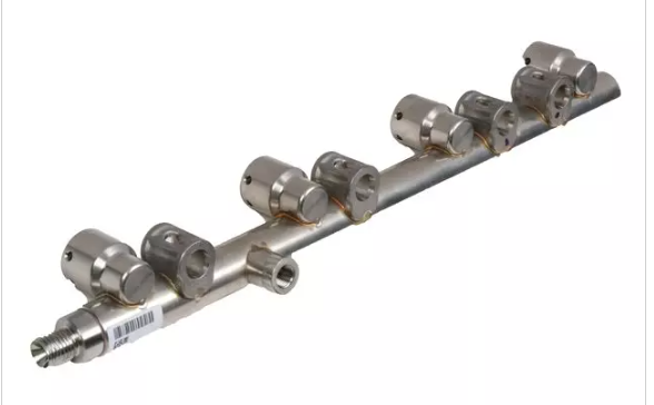 Riel de combustible / Fuel Rail CENTER — 2020 CHEVROLET Equinox LT (1LT)