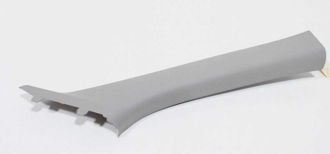 Moldura pilar A der. / Right A-Pillar Trim RIGHT — 2020 CHEVROLET Equinox LT (1L