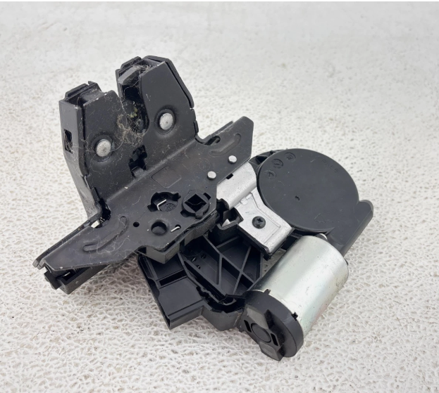 Actuador cerradura del. der. / Front Right Door Lock Actuator RIGHT front — 2020