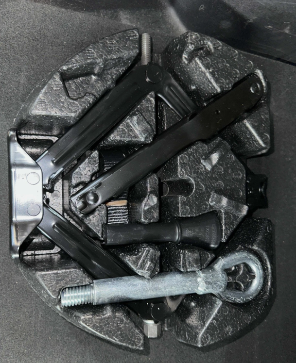 Kit de herramientas / Tool Kit — 2020 CHEVROLET Equinox LT (1LT)