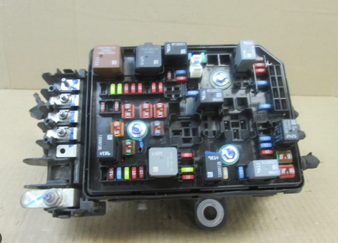 Bloque de empalme / Junction Block — 2020 CHEVROLET Equinox LT (1LT)