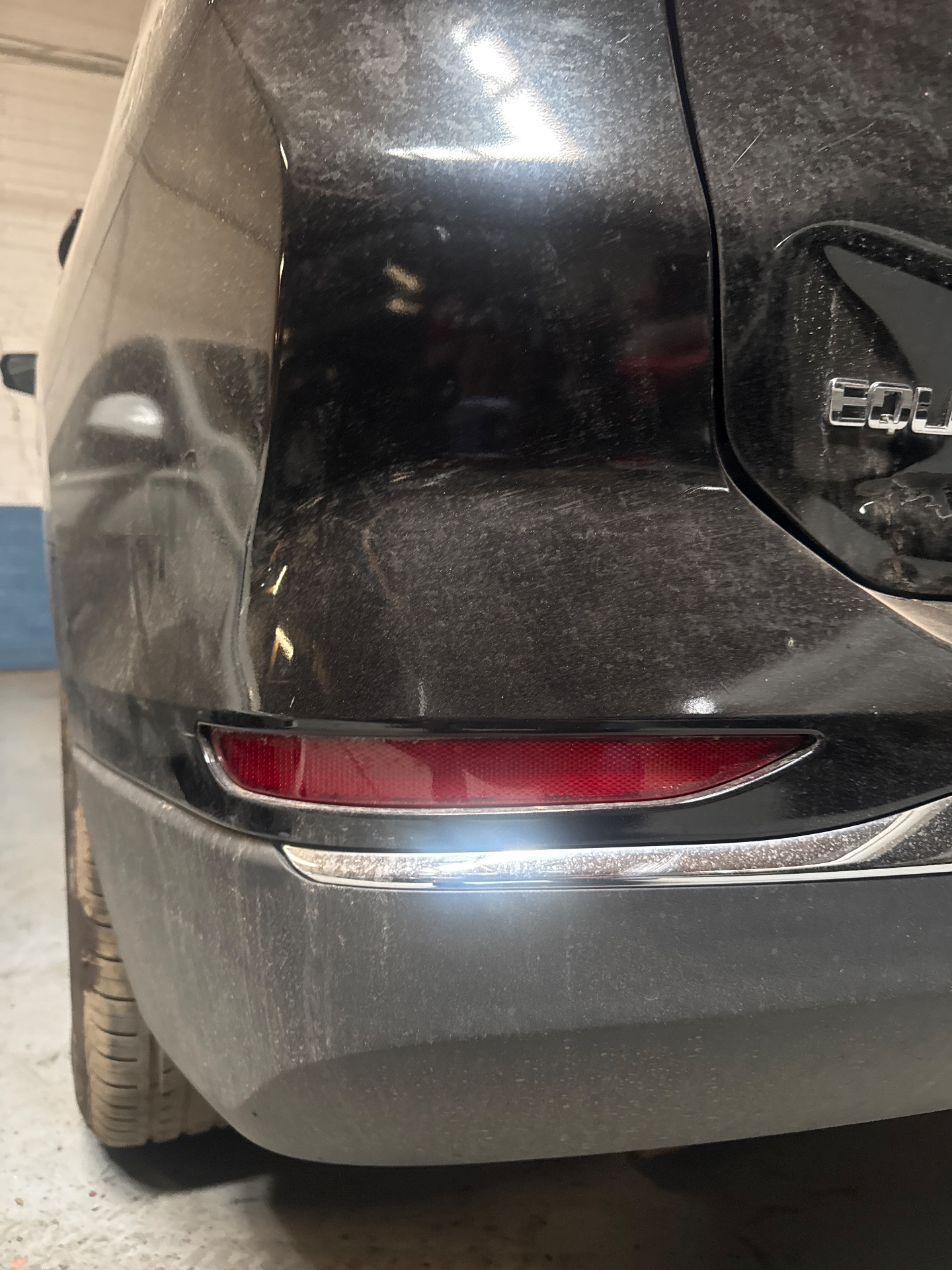 Tercera luz de freno / Third Brake Light CENTER rear — 2020 CHEVROLET Equinox LT