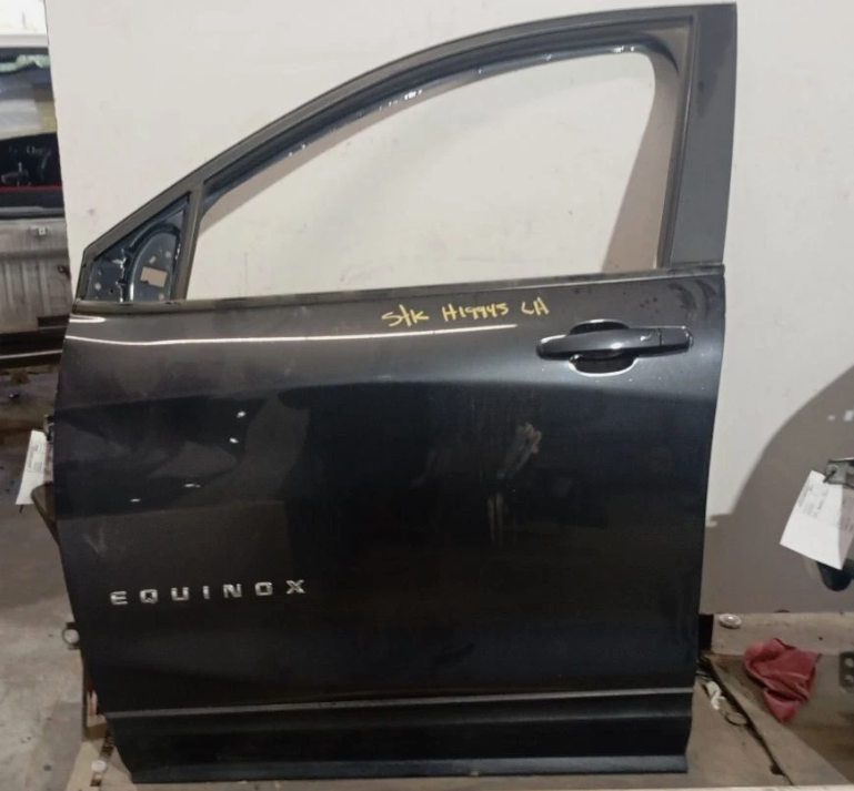Carcasa puerta del. izq. / Front Left Door Shell LEFT front — 2020 CHEVROLET Equ