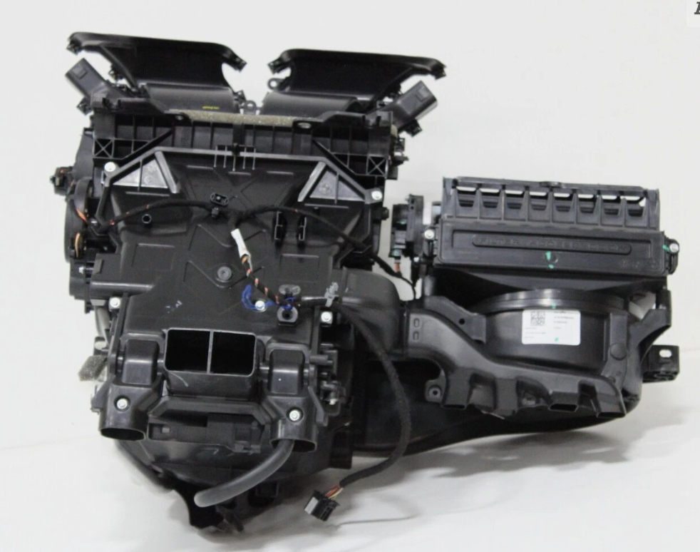 Caja HVAC / HVAC Case Assembly CENTER — 2020 CHEVROLET Equinox LT (1LT)