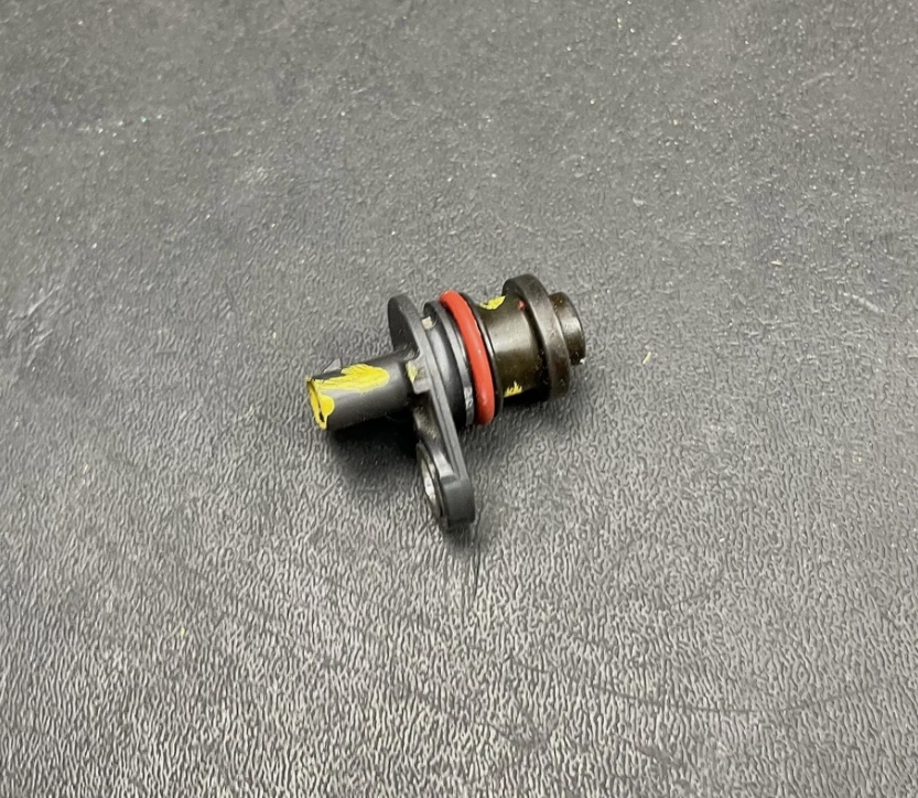 Sensor árbol de levas / Camshaft Position Sensor — 2020 CHEVROLET Equinox LT (1L